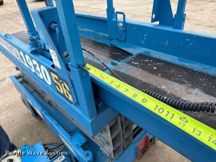image for item DM5565 2005 Genie Lift GS-1930 scissor lift