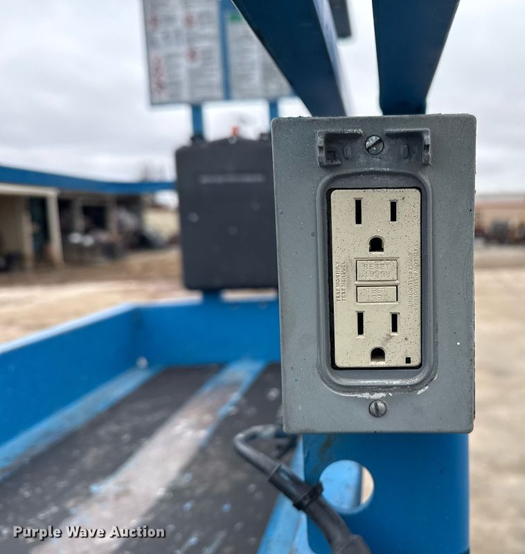 image for item DM5565 2005 Genie Lift GS-1930 scissor lift