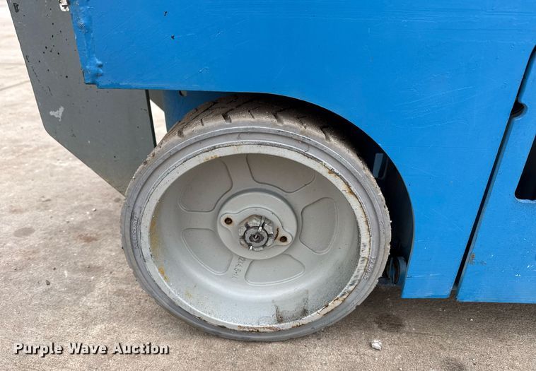 image for item DM5565 2005 Genie Lift GS-1930 scissor lift