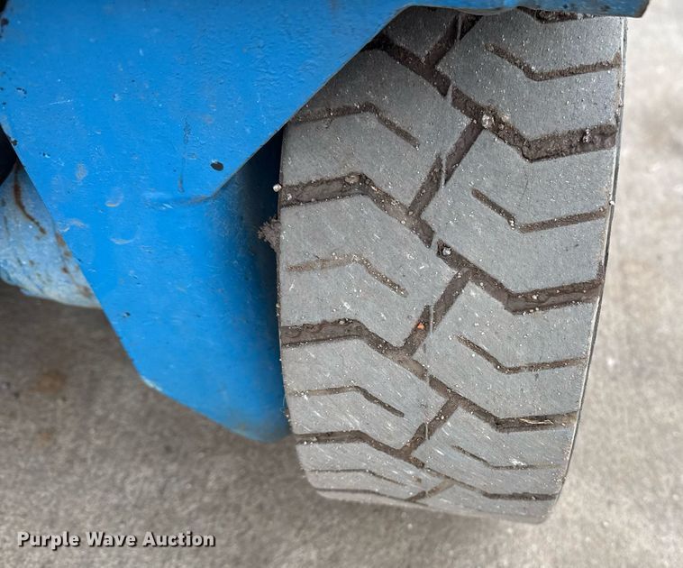 image for item DM5565 2005 Genie Lift GS-1930 scissor lift