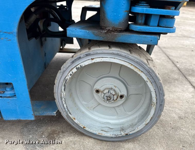 image for item DM5565 2005 Genie Lift GS-1930 scissor lift