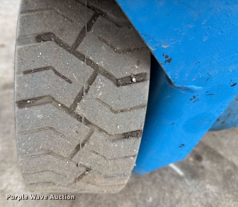 image for item DM5565 2005 Genie Lift GS-1930 scissor lift