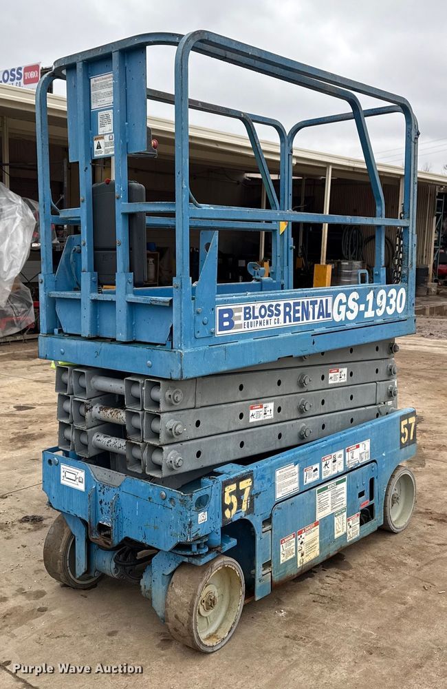 image for item DM5566 2005 Genie Lift GS-1930 scissor lift