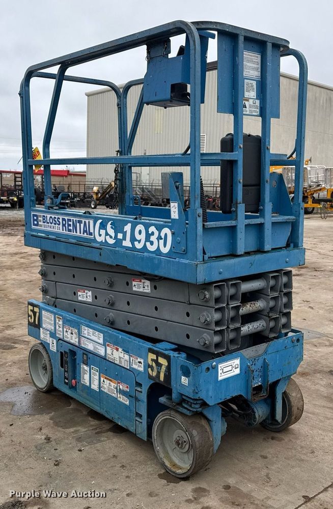 image for item DM5566 2005 Genie Lift GS-1930 scissor lift