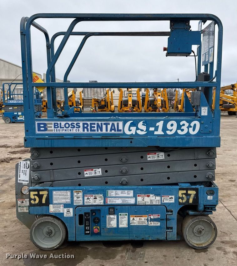 image for item DM5566 2005 Genie Lift GS-1930 scissor lift