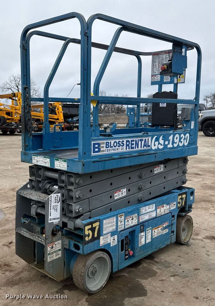 image for item DM5566 2005 Genie Lift GS-1930 scissor lift