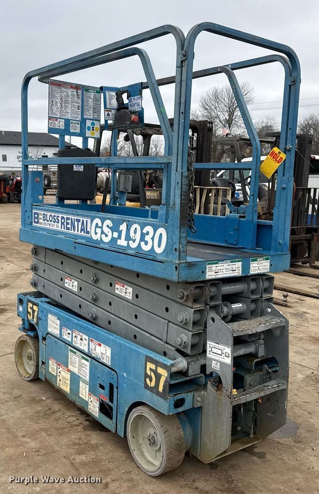 image for item DM5566 2005 Genie Lift GS-1930 scissor lift