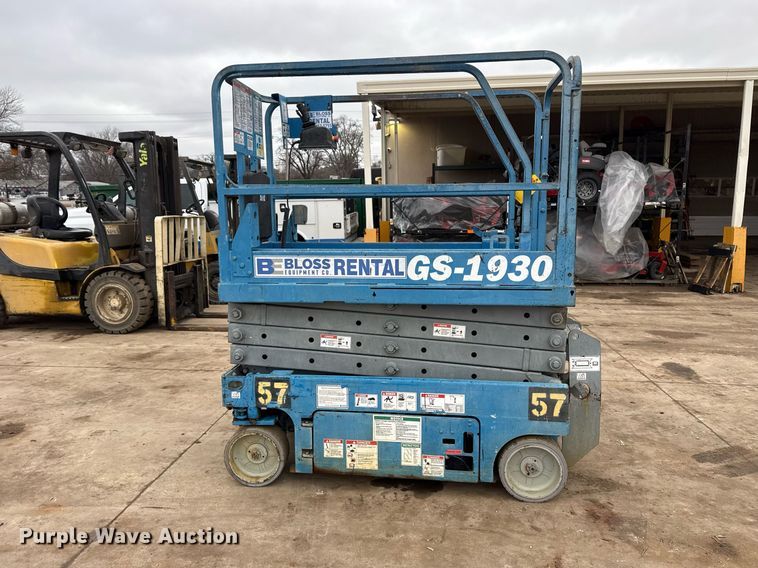 image for item DM5566 2005 Genie Lift GS-1930 scissor lift