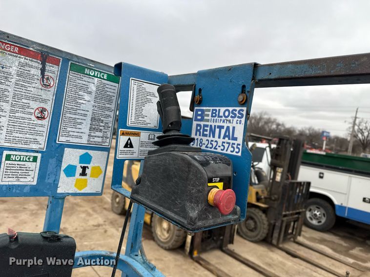 image for item DM5566 2005 Genie Lift GS-1930 scissor lift
