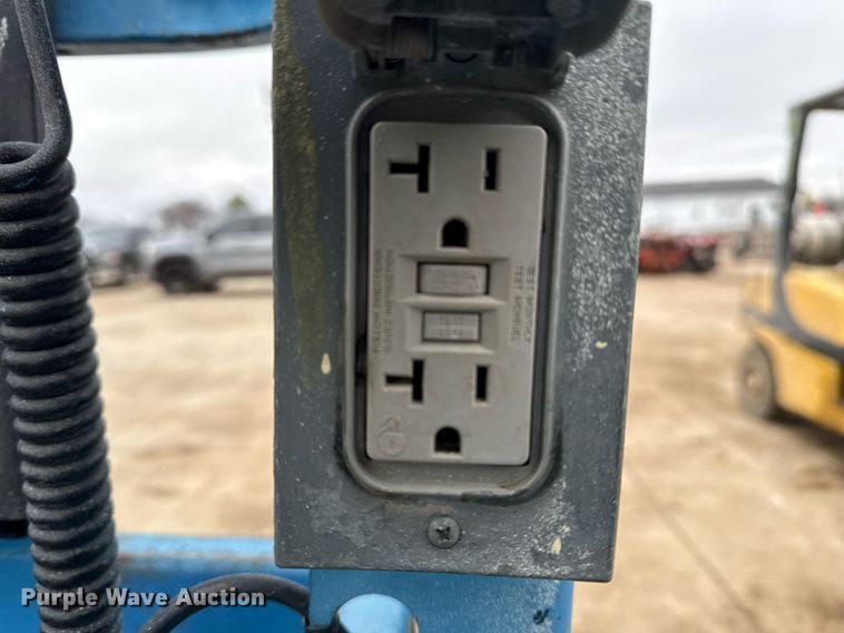 image for item DM5566 2005 Genie Lift GS-1930 scissor lift