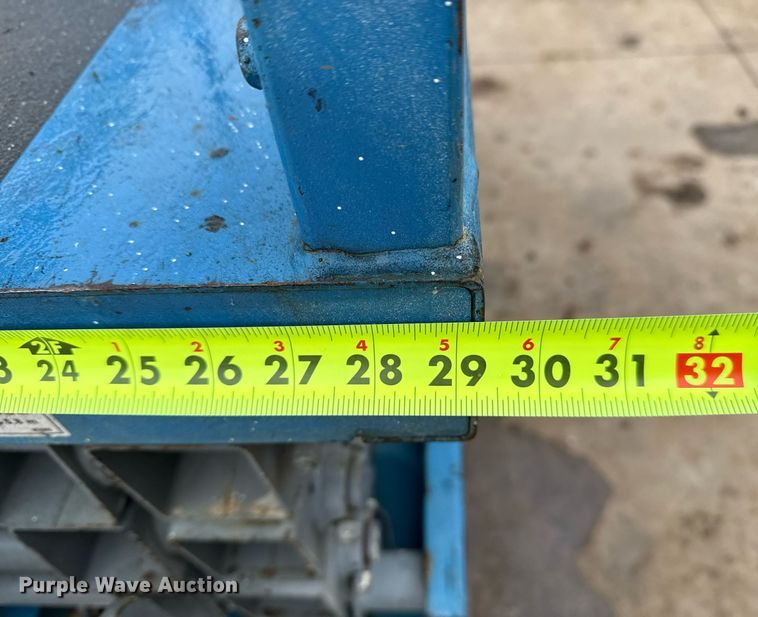 image for item DM5566 2005 Genie Lift GS-1930 scissor lift