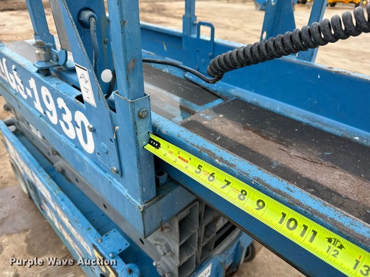 image for item DM5566 2005 Genie Lift GS-1930 scissor lift