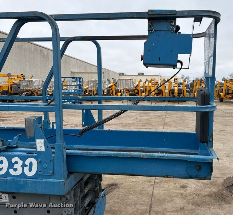 image for item DM5566 2005 Genie Lift GS-1930 scissor lift