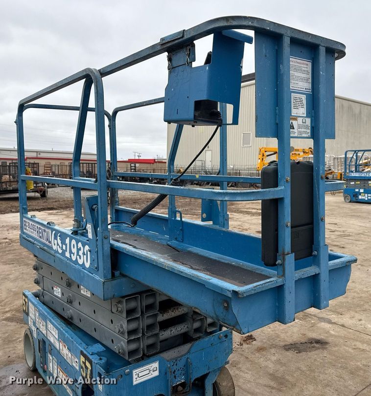 image for item DM5566 2005 Genie Lift GS-1930 scissor lift