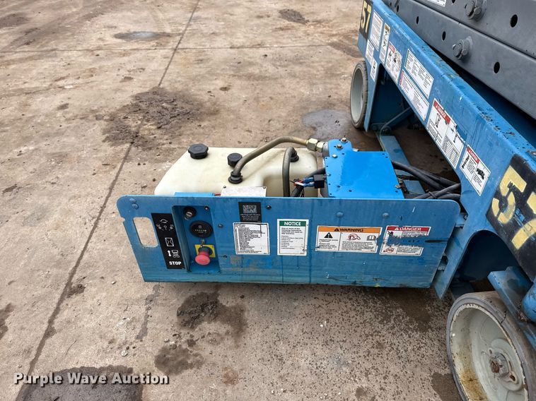 image for item DM5566 2005 Genie Lift GS-1930 scissor lift