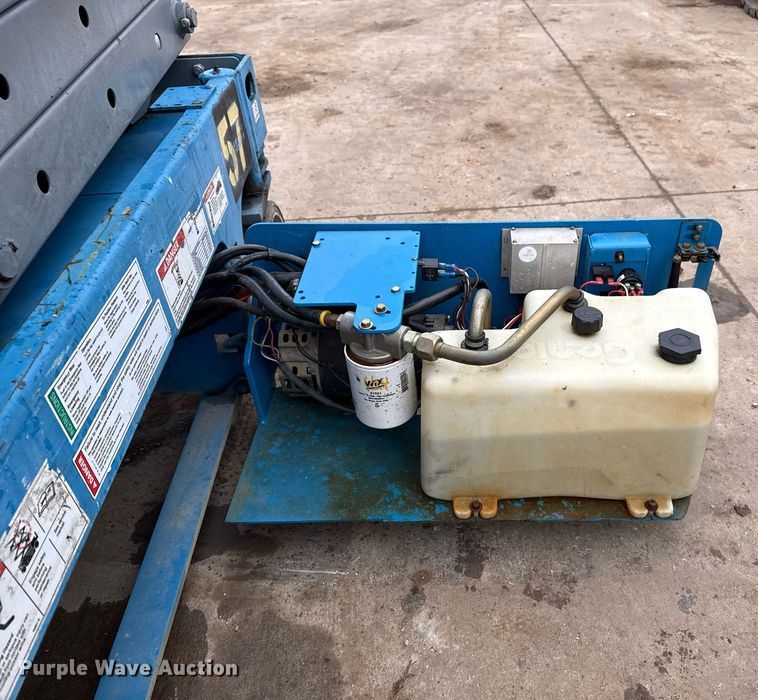 image for item DM5566 2005 Genie Lift GS-1930 scissor lift