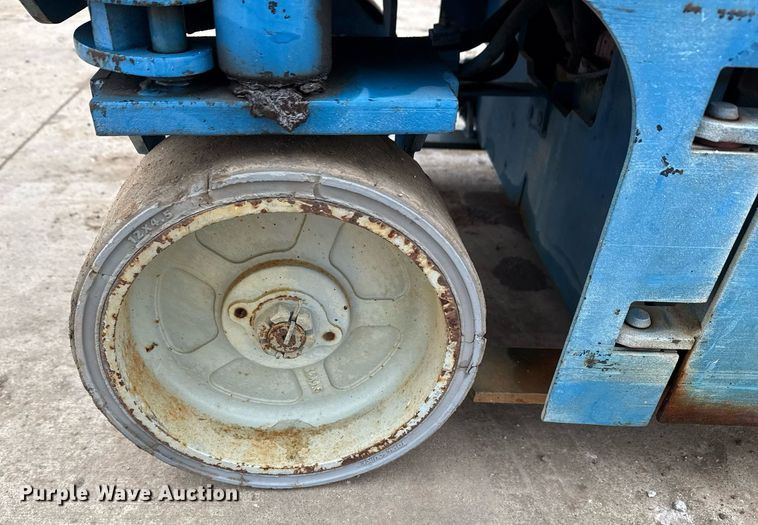 image for item DM5566 2005 Genie Lift GS-1930 scissor lift