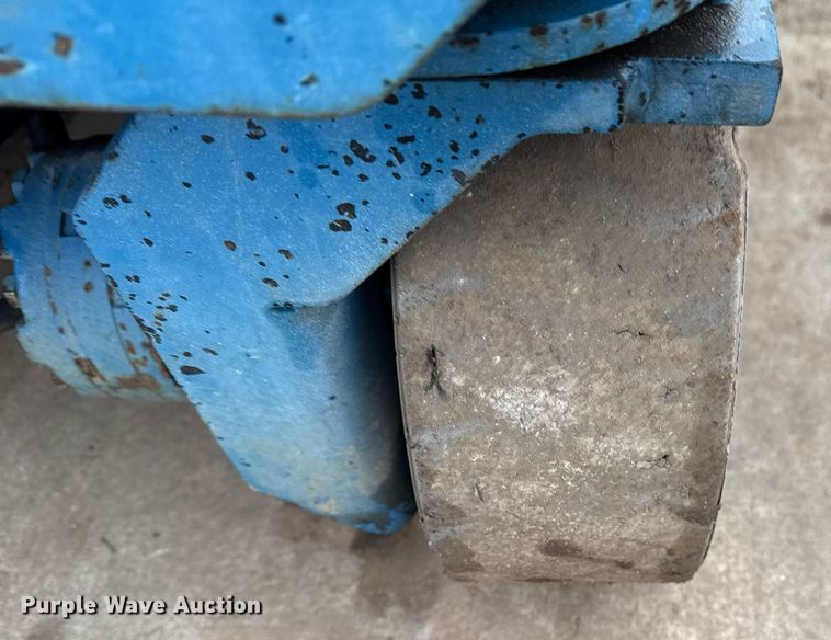 image for item DM5566 2005 Genie Lift GS-1930 scissor lift