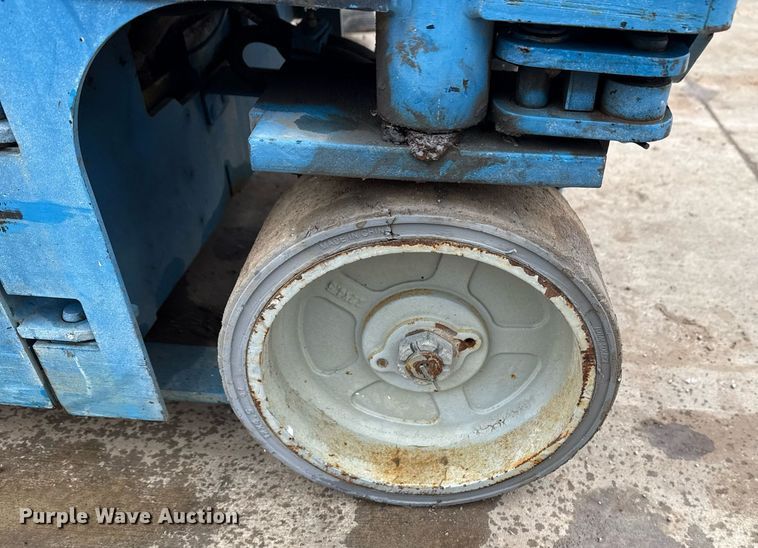 image for item DM5566 2005 Genie Lift GS-1930 scissor lift