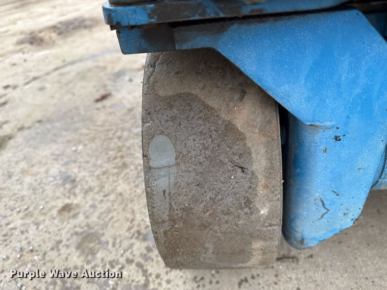 image for item DM5566 2005 Genie Lift GS-1930 scissor lift