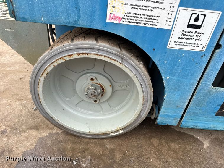 image for item DM5566 2005 Genie Lift GS-1930 scissor lift