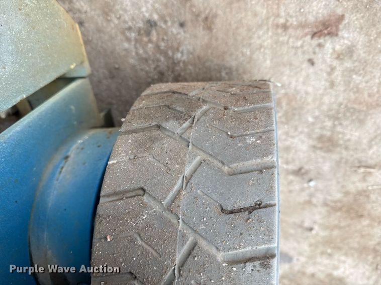 image for item DM5566 2005 Genie Lift GS-1930 scissor lift