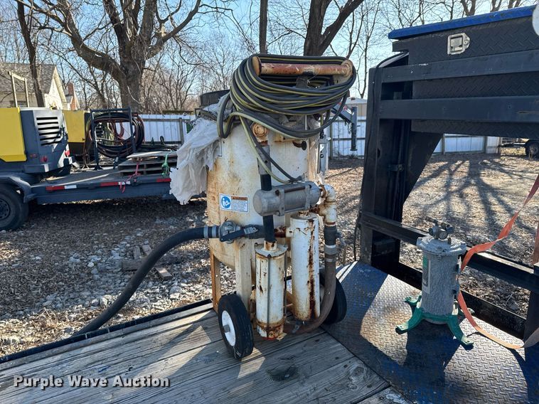 image for item DO0268 2013 Starlite equipment trailer