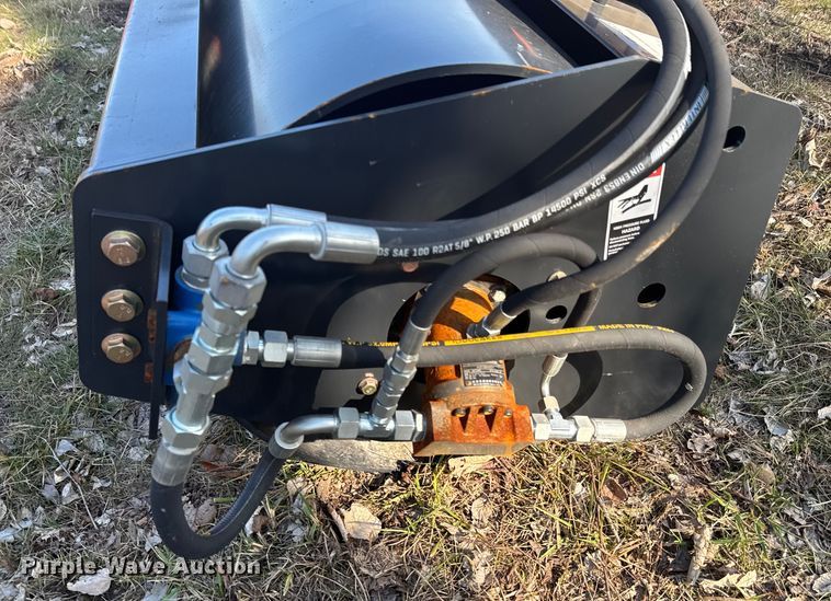 image for item DO0283 JCT skid steer roller