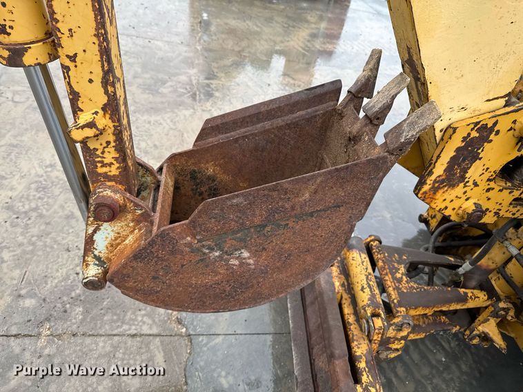 image for item DO0291 1986 Vermeer V-440 trencher