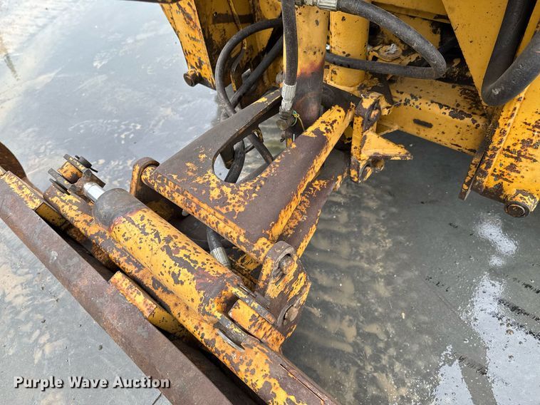 image for item DO0291 1986 Vermeer V-440 trencher