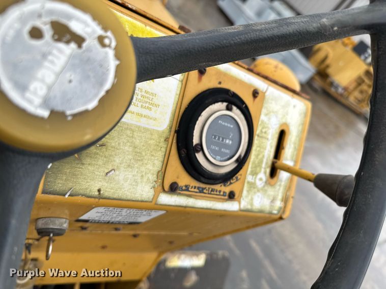 image for item DO0291 1986 Vermeer V-440 trencher