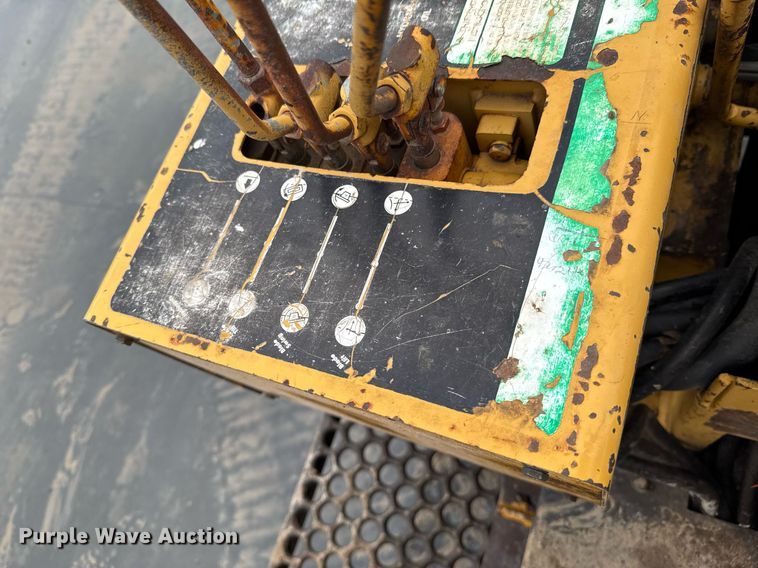 image for item DO0291 1986 Vermeer V-440 trencher