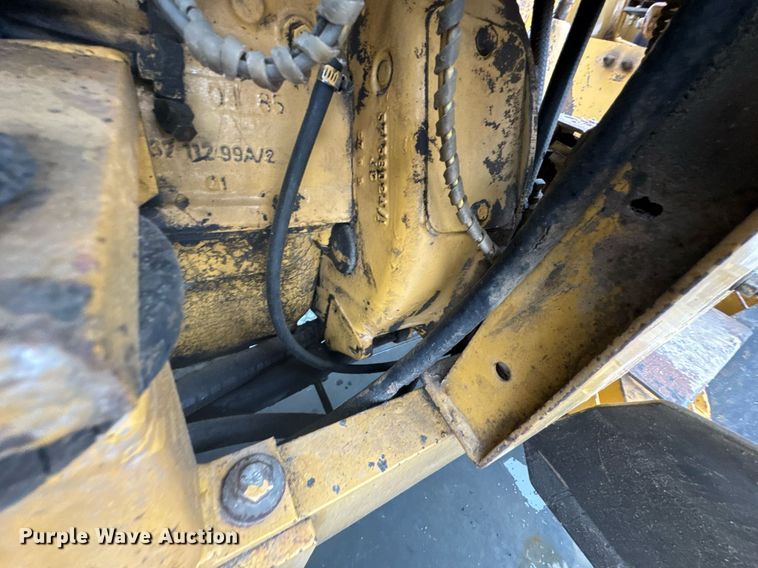 image for item DO0291 1986 Vermeer V-440 trencher