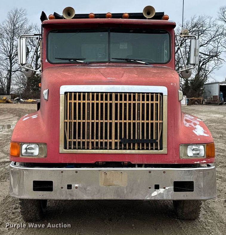 image for item DO0299 1995 International 9200 dump truck