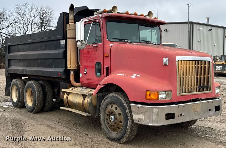 image for item DO0299 1995 International 9200 dump truck