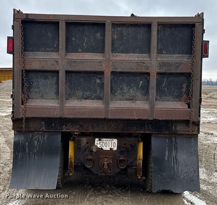 image for item DO0299 1995 International 9200 dump truck