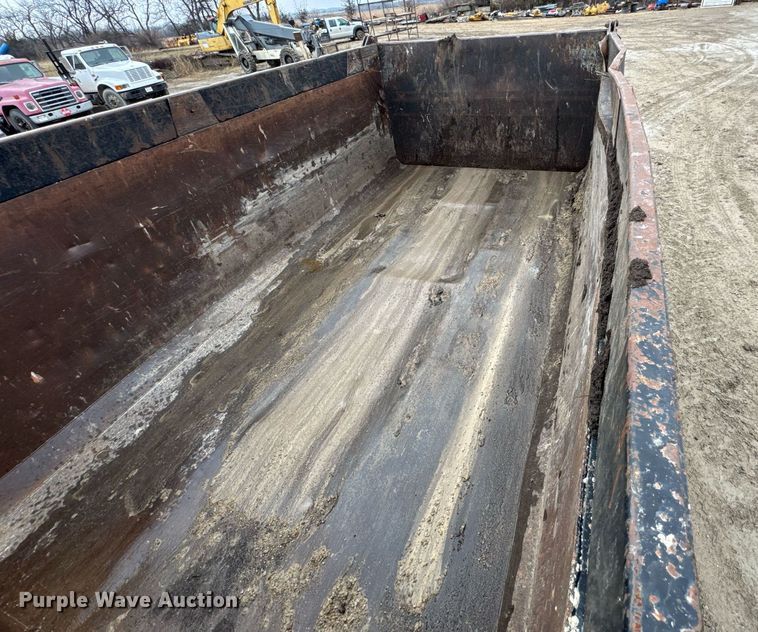 image for item DO0299 1995 International 9200 dump truck