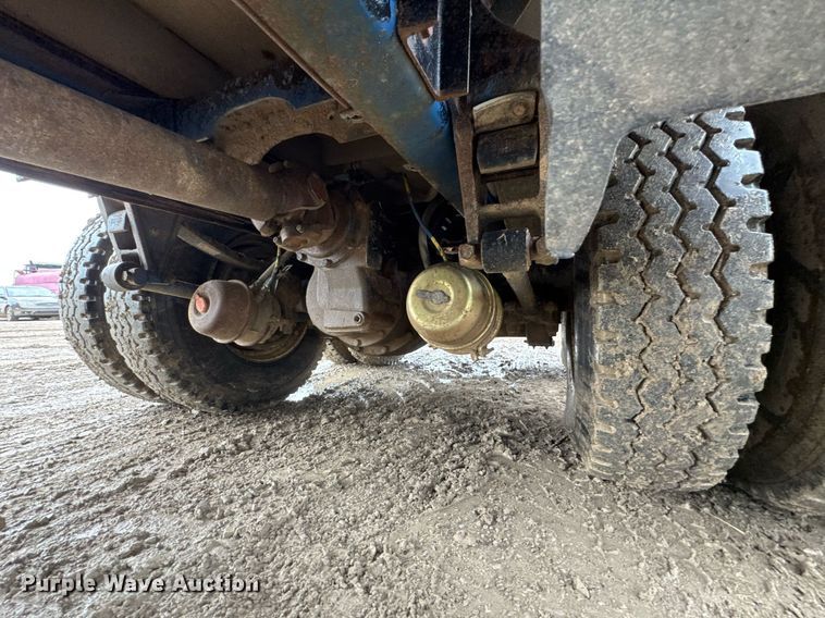 image for item DO0299 1995 International 9200 dump truck