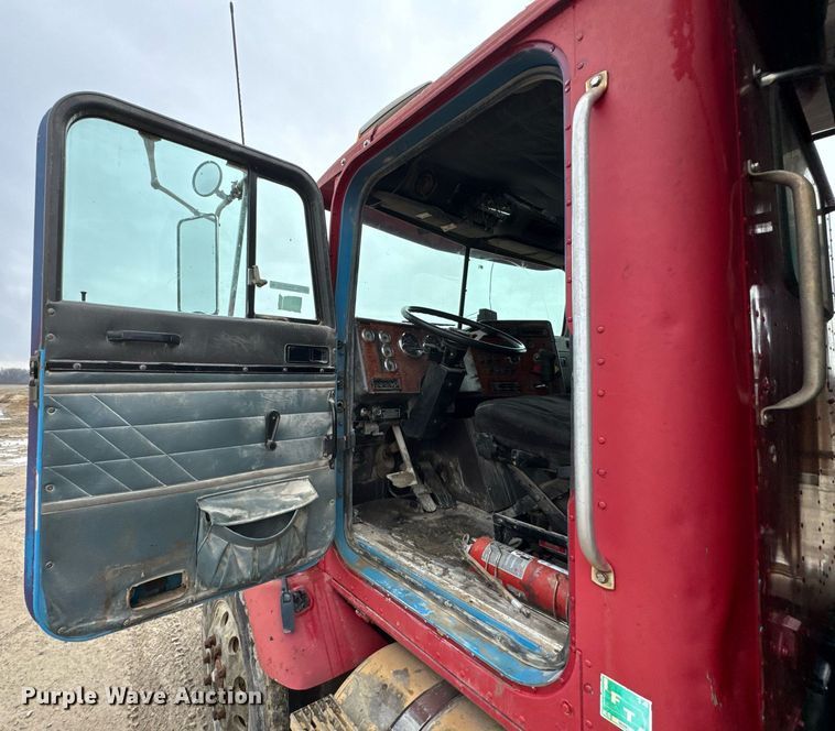 image for item DO0299 1995 International 9200 dump truck