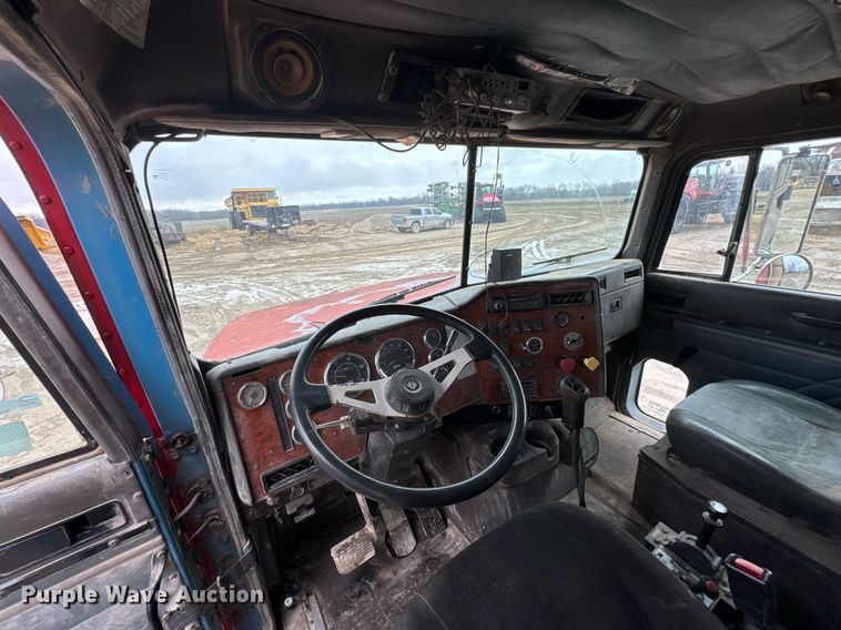 image for item DO0299 1995 International 9200 dump truck