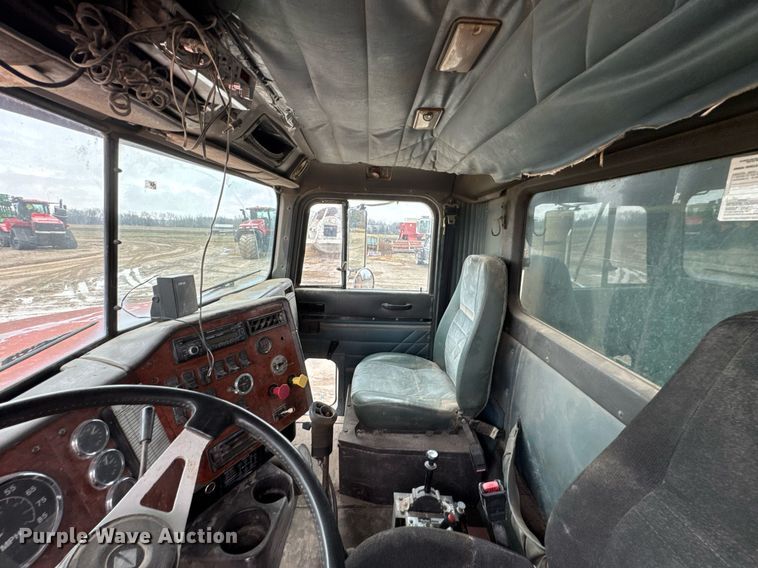 image for item DO0299 1995 International 9200 dump truck