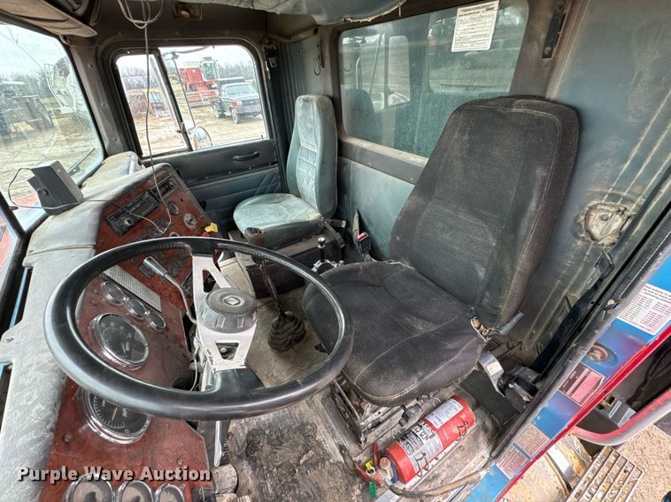 image for item DO0299 1995 International 9200 dump truck