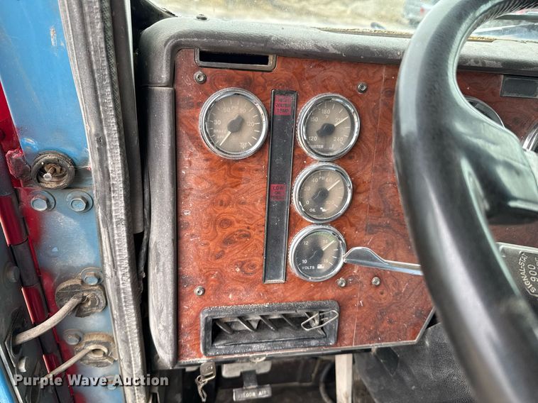 image for item DO0299 1995 International 9200 dump truck