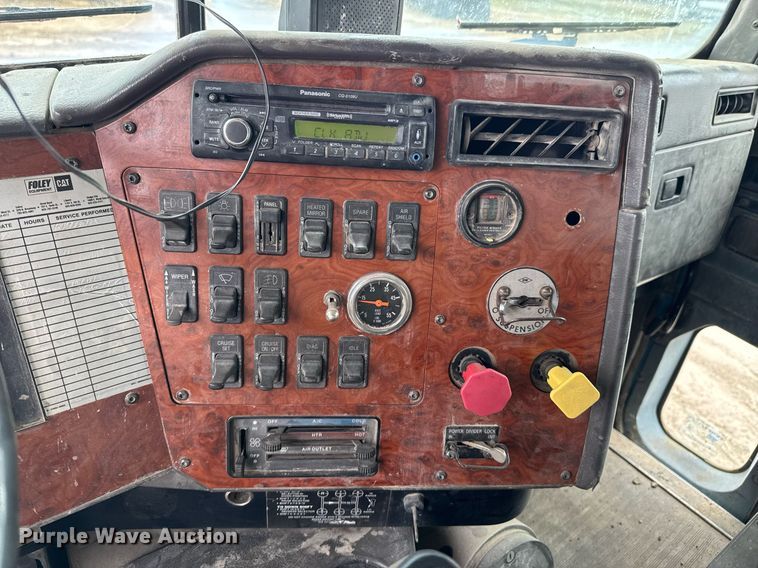 image for item DO0299 1995 International 9200 dump truck