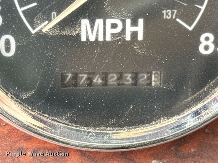 image for item DO0299 1995 International 9200 dump truck