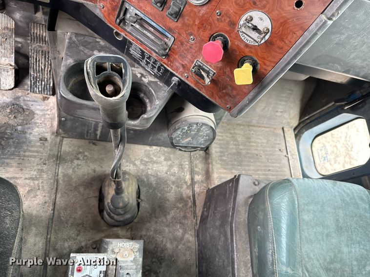 image for item DO0299 1995 International 9200 dump truck