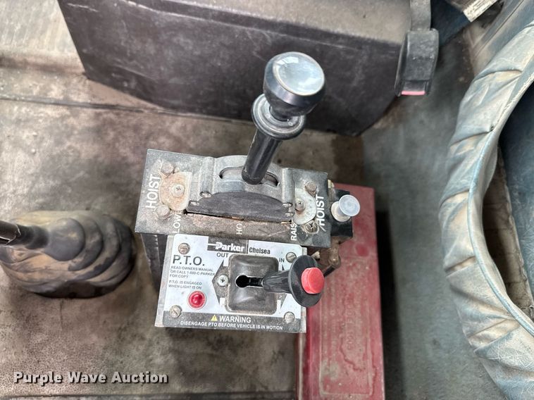 image for item DO0299 1995 International 9200 dump truck