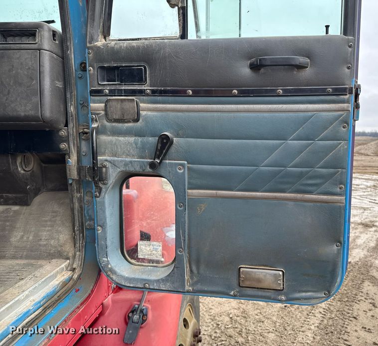 image for item DO0299 1995 International 9200 dump truck