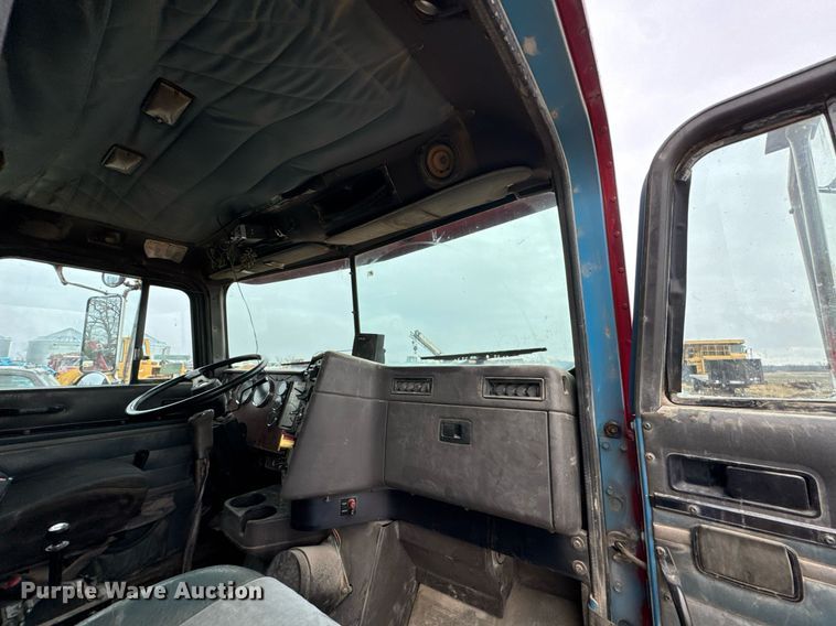 image for item DO0299 1995 International 9200 dump truck