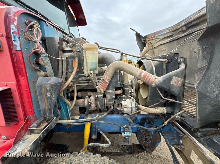 image for item DO0299 1995 International 9200 dump truck